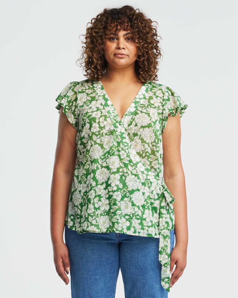 Front of a model wearing a size 20W Field Top in Print by Estelle. | dia_product_style_image_id:349577